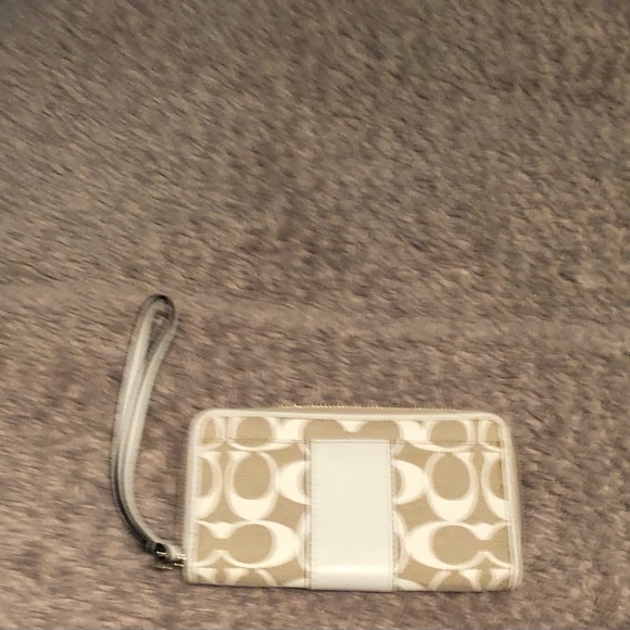 Crème and beige colored Coach wallet in excellent condition - Picture 4 of 6